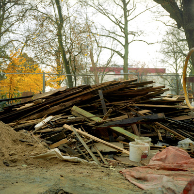 19_Hamburg_HolzHaufen_Herbst.jpg